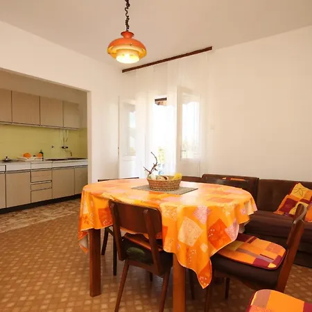 Apartment By The Sea - 8264