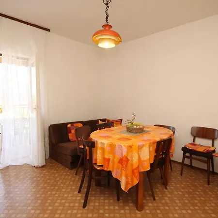 By The Sea - 8264 Apartamento Ugljan