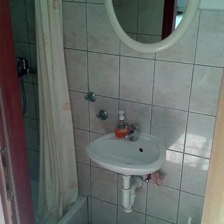 Apartman By The Sea - 8264 Ugljan