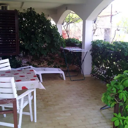 Apartman By The Sea - 8264 Ugljan